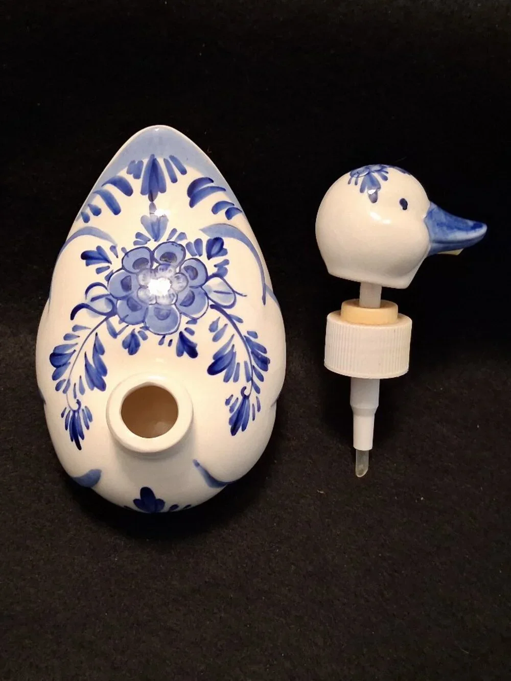 Vintage 60s Hand Painted Delft Porcelain Blue & White Duck Soap Dispenser w/Pump - Picture 9 of 11